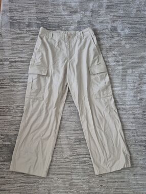 Uniqlo Casual Cargo Pants in Light Beige